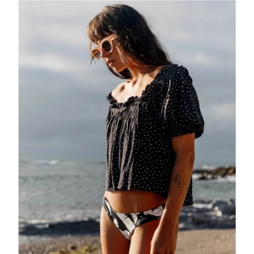 Billabong Flowy Polka Dot Puff Sleeve Top - Picture 1 of 4